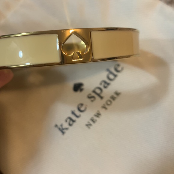 New Kate Spade Bracelet Cream and Gold Hole Punch Spade - Picture 2 of 2